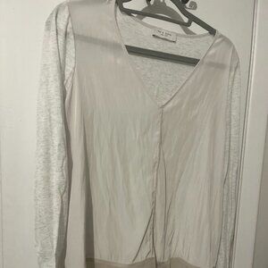 LOLA & SOPHIE LIGHT GRAY LONG SLEEVE V-NECK BLOUSE SZ L